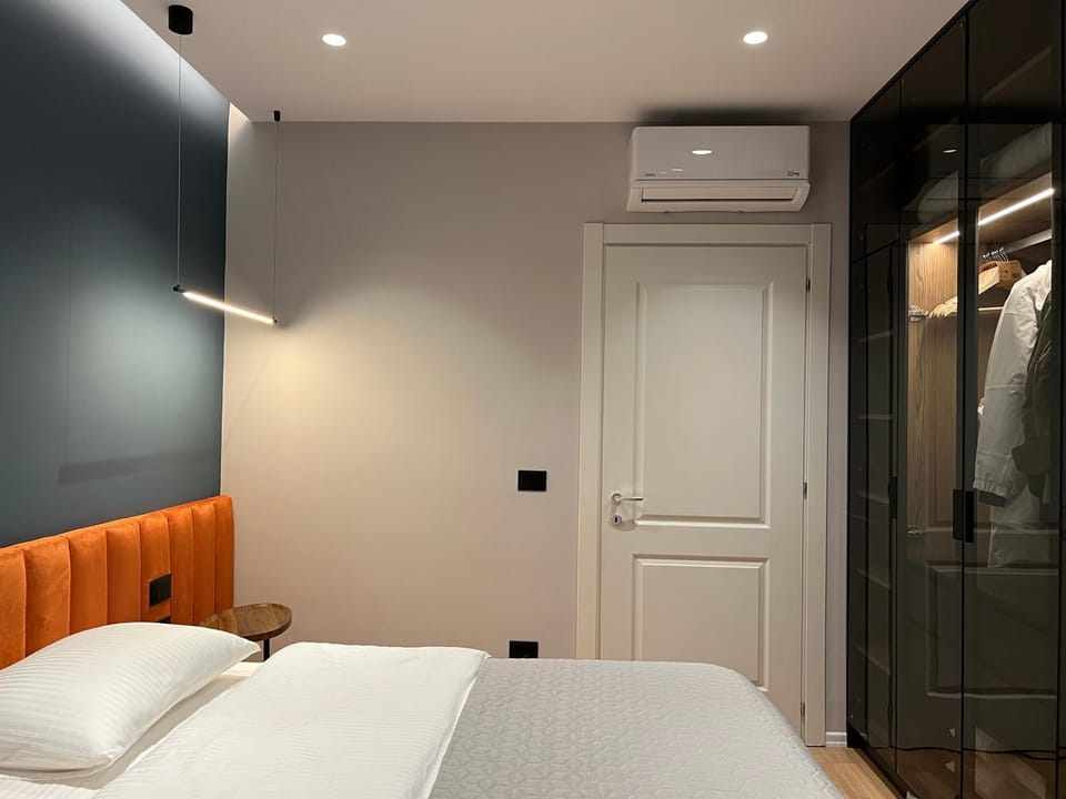 Bed, Bedroom, wardrobe, air conditioner