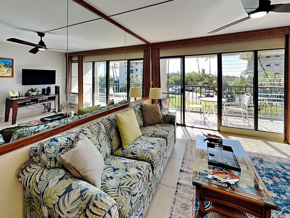 Day, TV and multimedia, Balcony/Terrace, Living room, Seating area, furniture