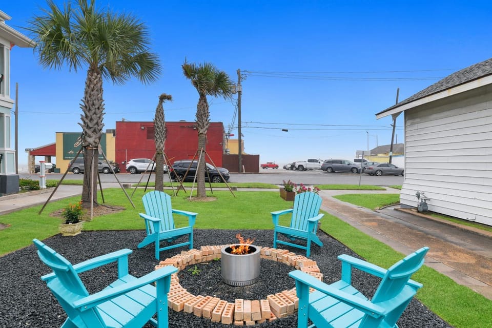 Patio, Garden, Seating area, fireplace