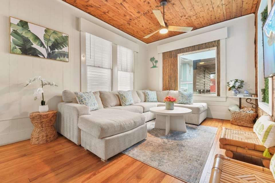 TV and multimedia, Living room, Seating area, furniture
