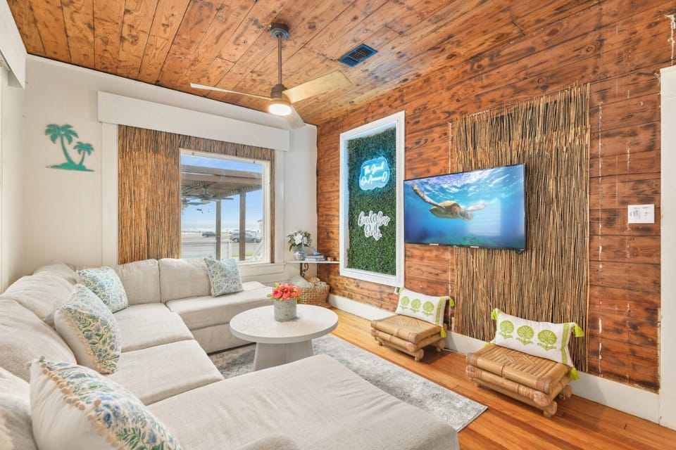 TV and multimedia, Living room, Seating area, furniture