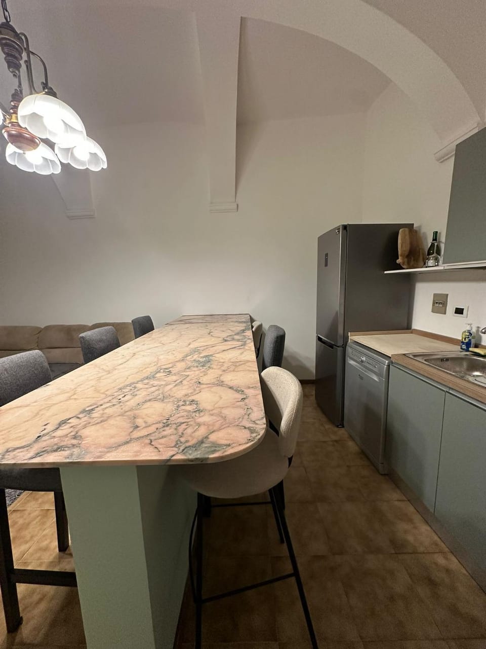 Kitchen or kitchenette, Dining area, minibar, oven, stove