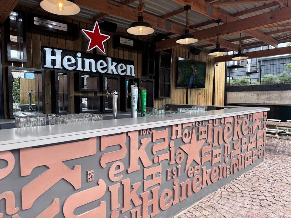 Property building, Restaurant/places to eat, Lounge or bar