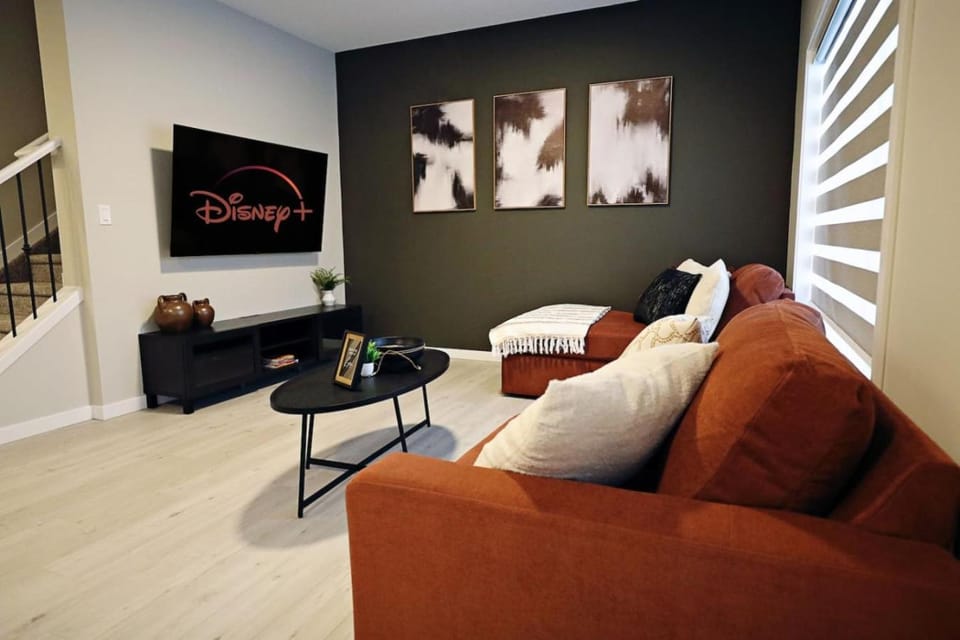 Edgemont Retreat AC River Cree WEM Disney House in Edmonton