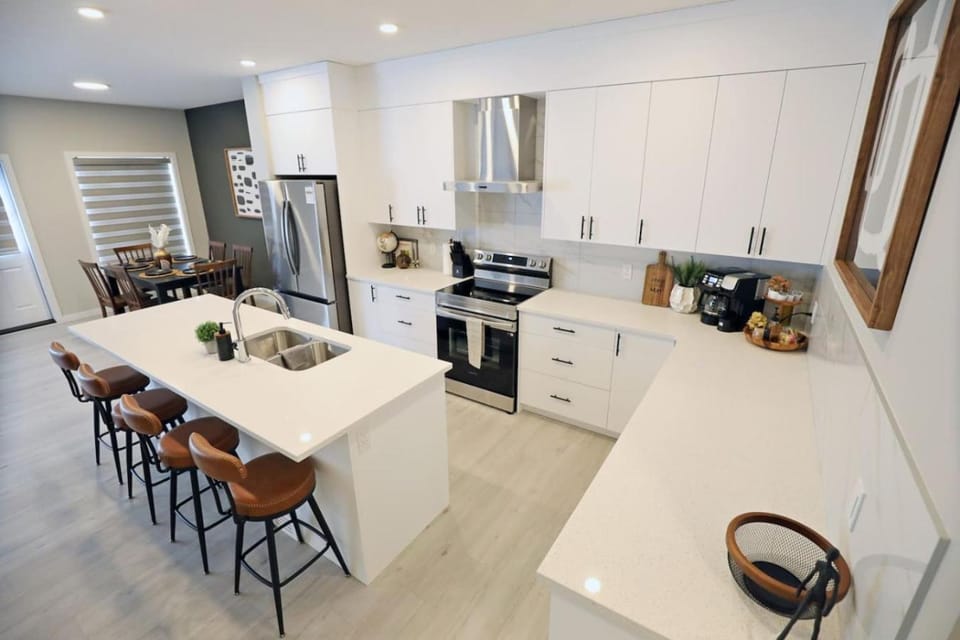 Edgemont Retreat AC River Cree WEM Disney House in Edmonton