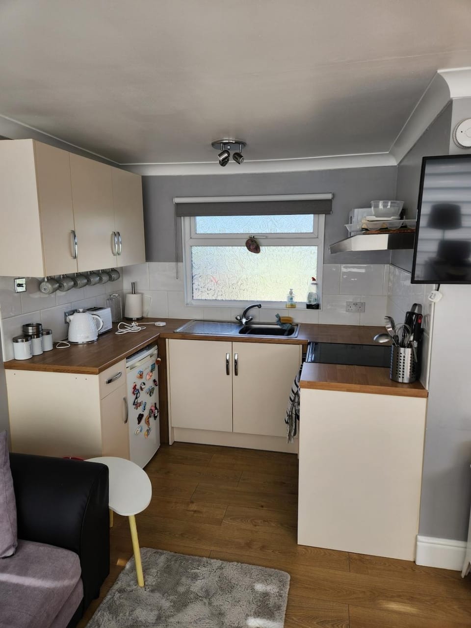 Kitchen or kitchenette, oven, stove