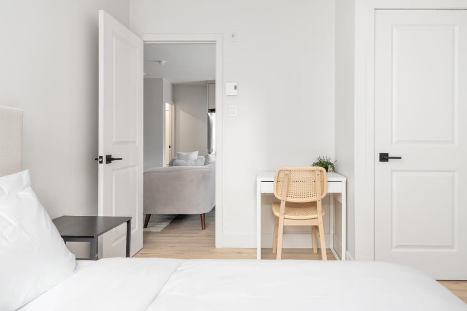 Photo of the whole room, Bedroom