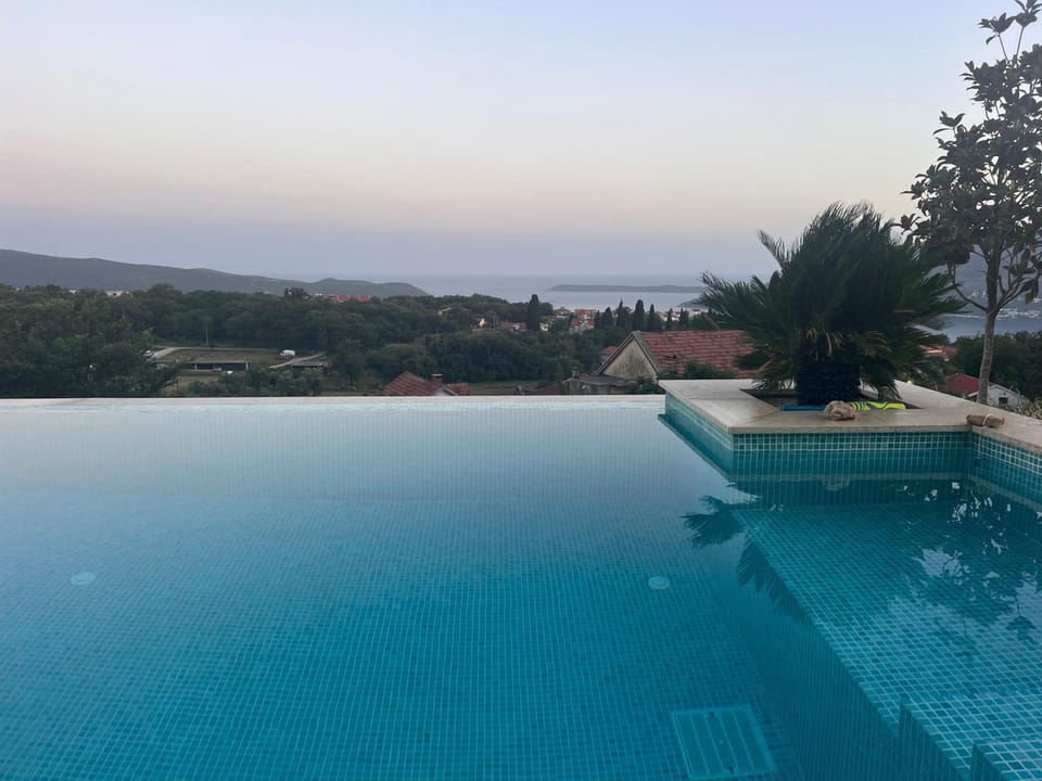 Sea view, Swimming pool