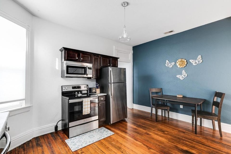 Kitchen or kitchenette, Dining area, oven, stove, toaster