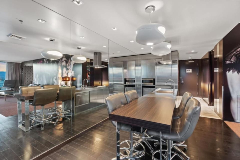 The Celine Riviera Suite at Palms Place Hotel in Paradise