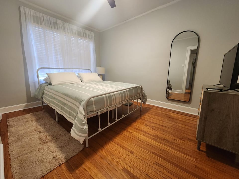 Katherine's Cozy Bungalow! Villa in Terre Haute