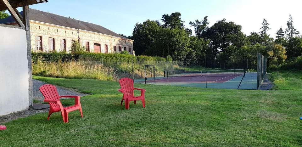 Garden, Tennis court