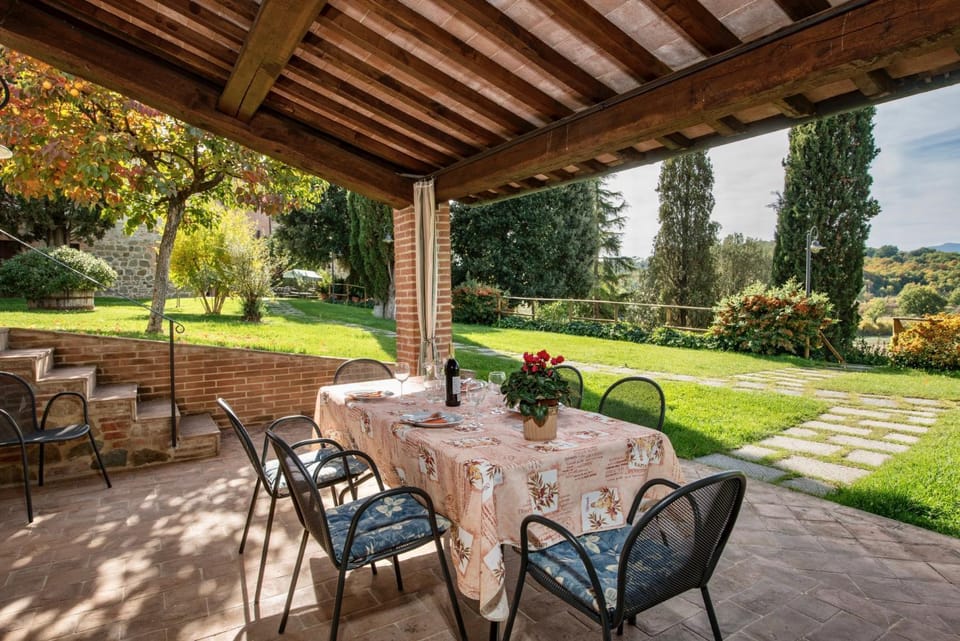 Patio, Spring, Day, Garden, Seating area, Dining area, Garden view
