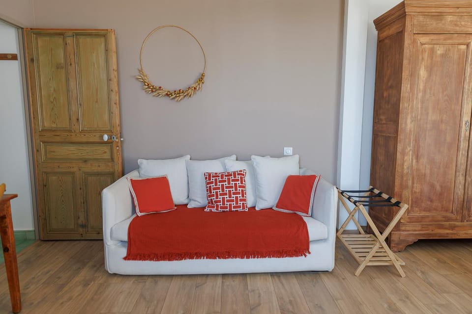 Living room, Seating area, Bedroom, wardrobe