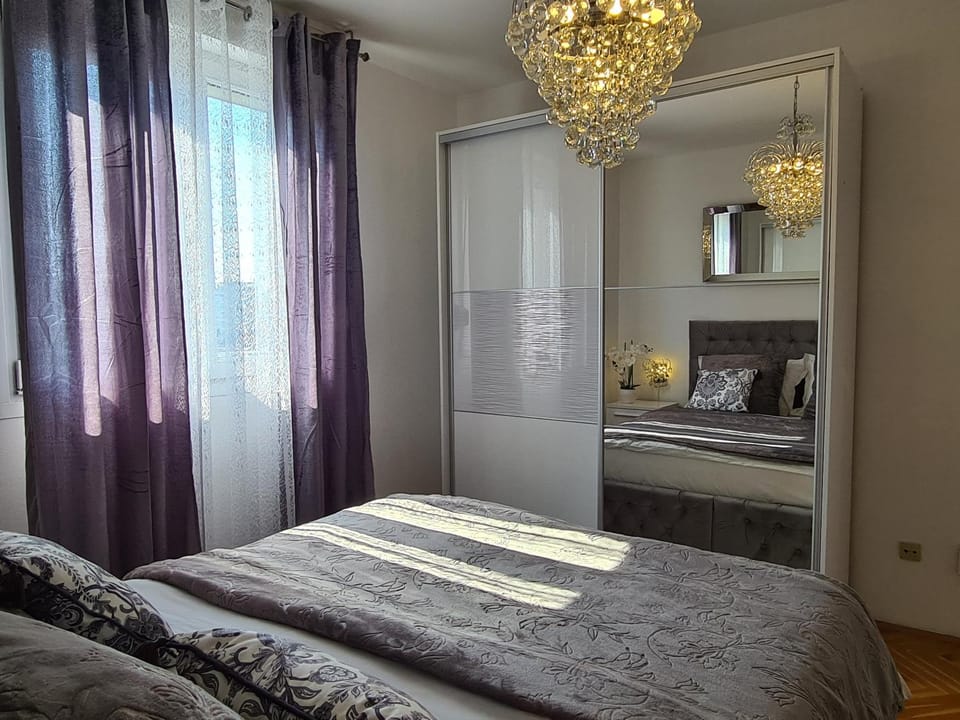 Luxurious Apartment Majda, 2 bathrooms and free parking Apartment in Split