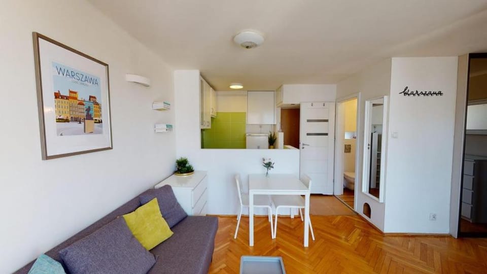 Kitchen or kitchenette, Living room, Seating area, Dining area, oven