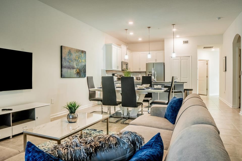 Brand New 2bd 2 bth condo 300 House in Four Corners