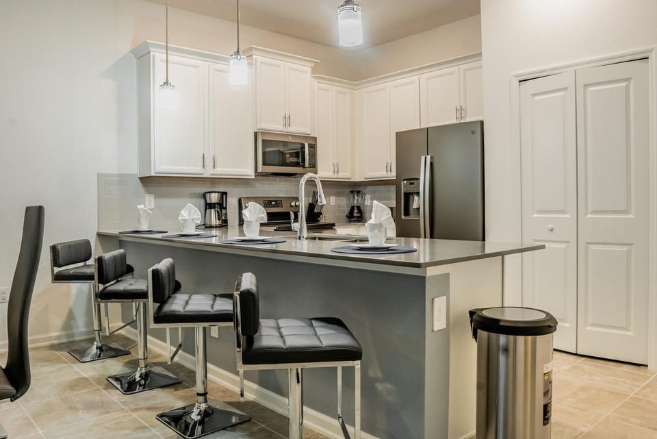 Brand New 2bd 2 bth condo 300 House in Four Corners