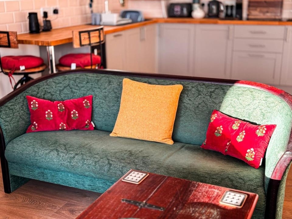 Bracken Barn | 8-Guest Stay: Coast & Country House in South Norfolk District