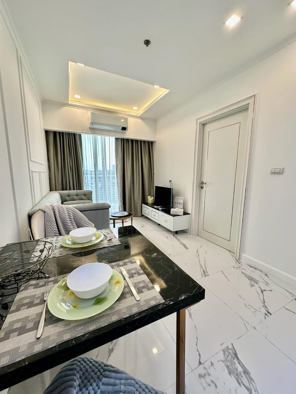 Living room, Seating area, Dining area