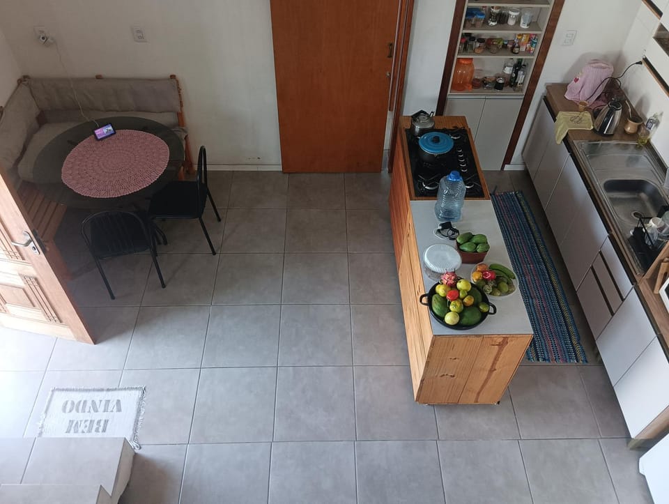 Kitchen or kitchenette, minibar, oven, stove