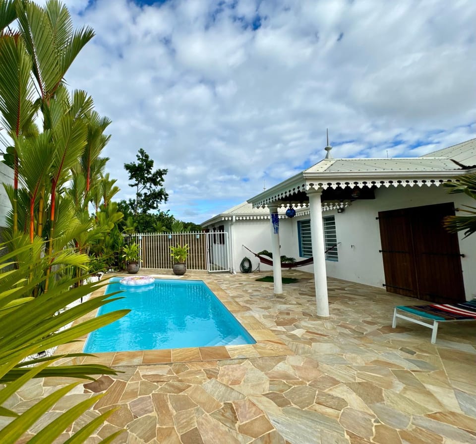 Pool view, Swimming pool, sunbed