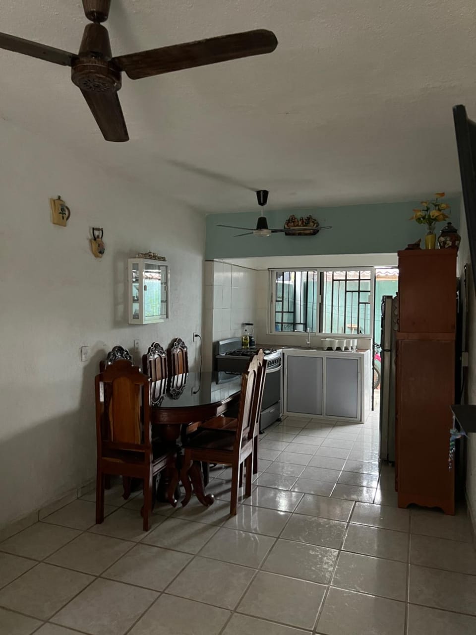Kitchen or kitchenette, Seating area, Dining area