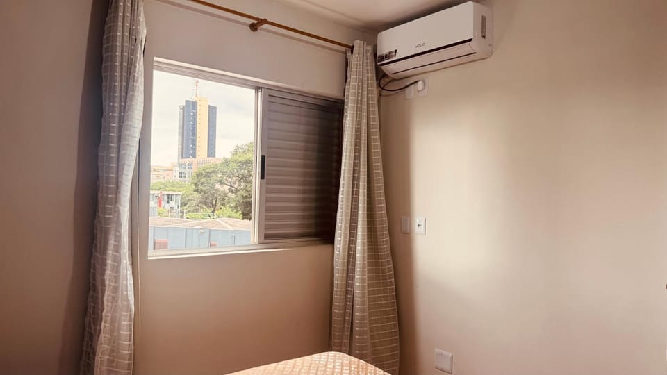 Bedroom, air conditioner