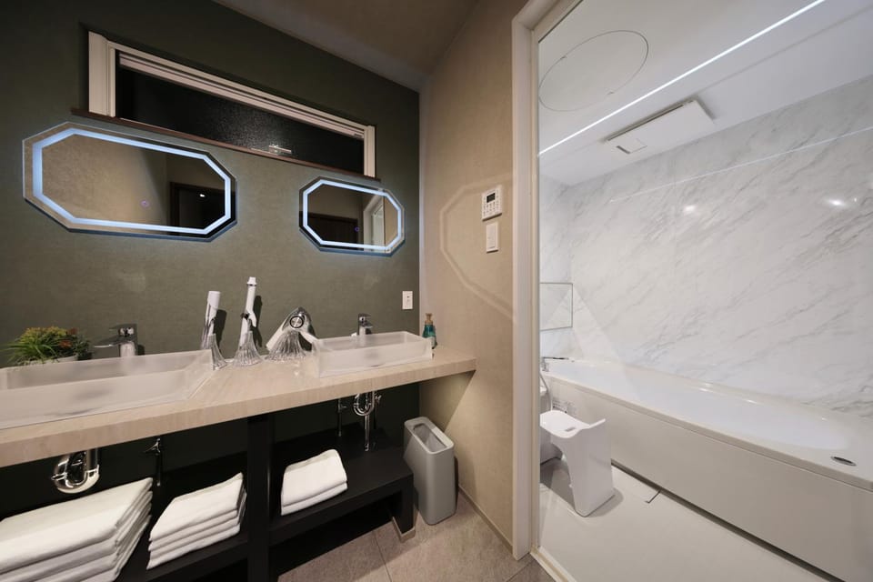 Bathroom, Bath, hair dryier, towels