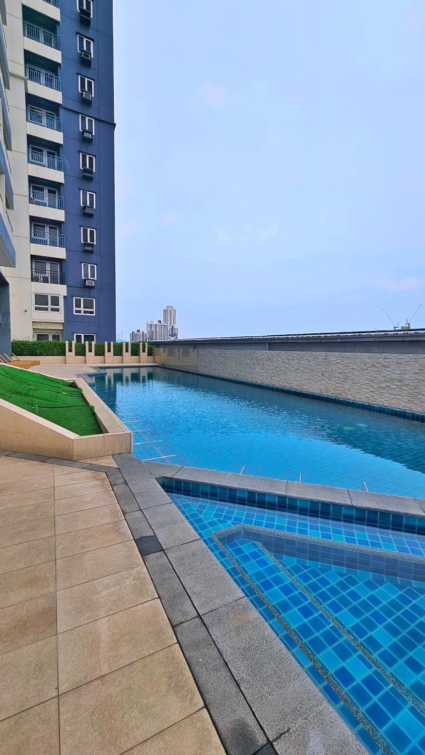 Property building, Day, Pool view, Swimming pool, Swimming pool
