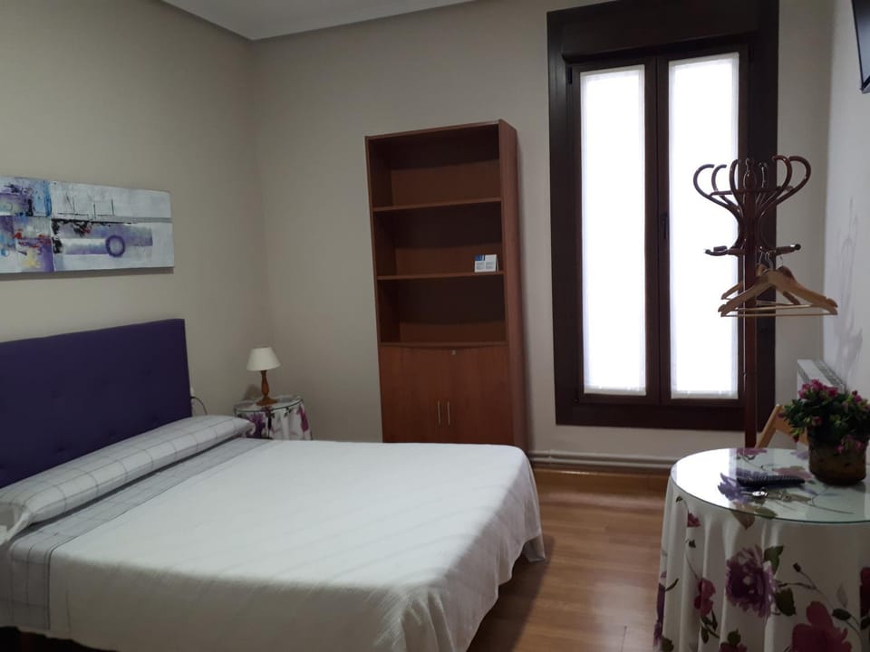 Pension Loinaz Bed and Breakfast in San Sebastian