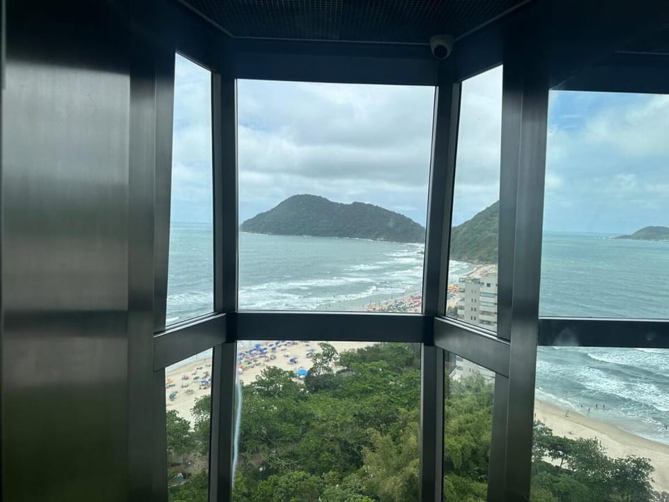Apto alto padrão na Praia do Tombo Apartment in State of São Paulo