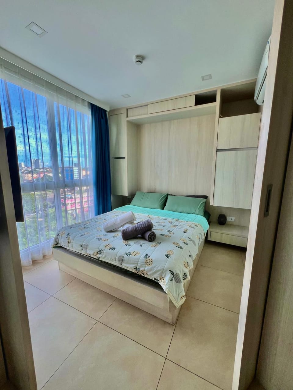 City Garden Olympus balcony near walking street Apartment in Pattaya City