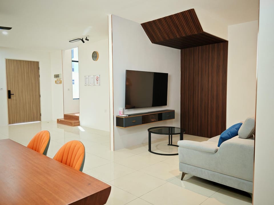 TV and multimedia, Living room, Evening entertainment