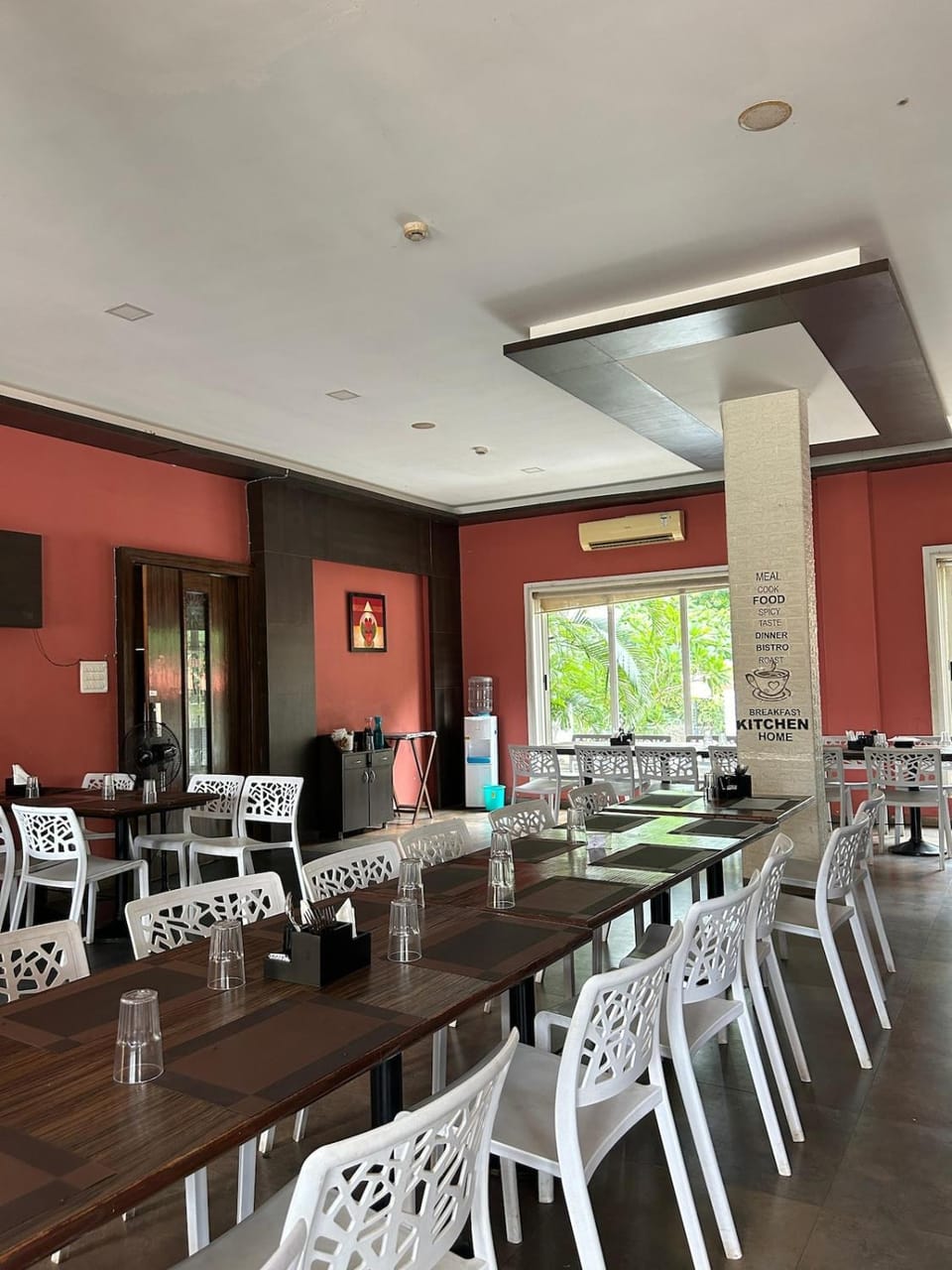 Restaurant/places to eat, Seating area