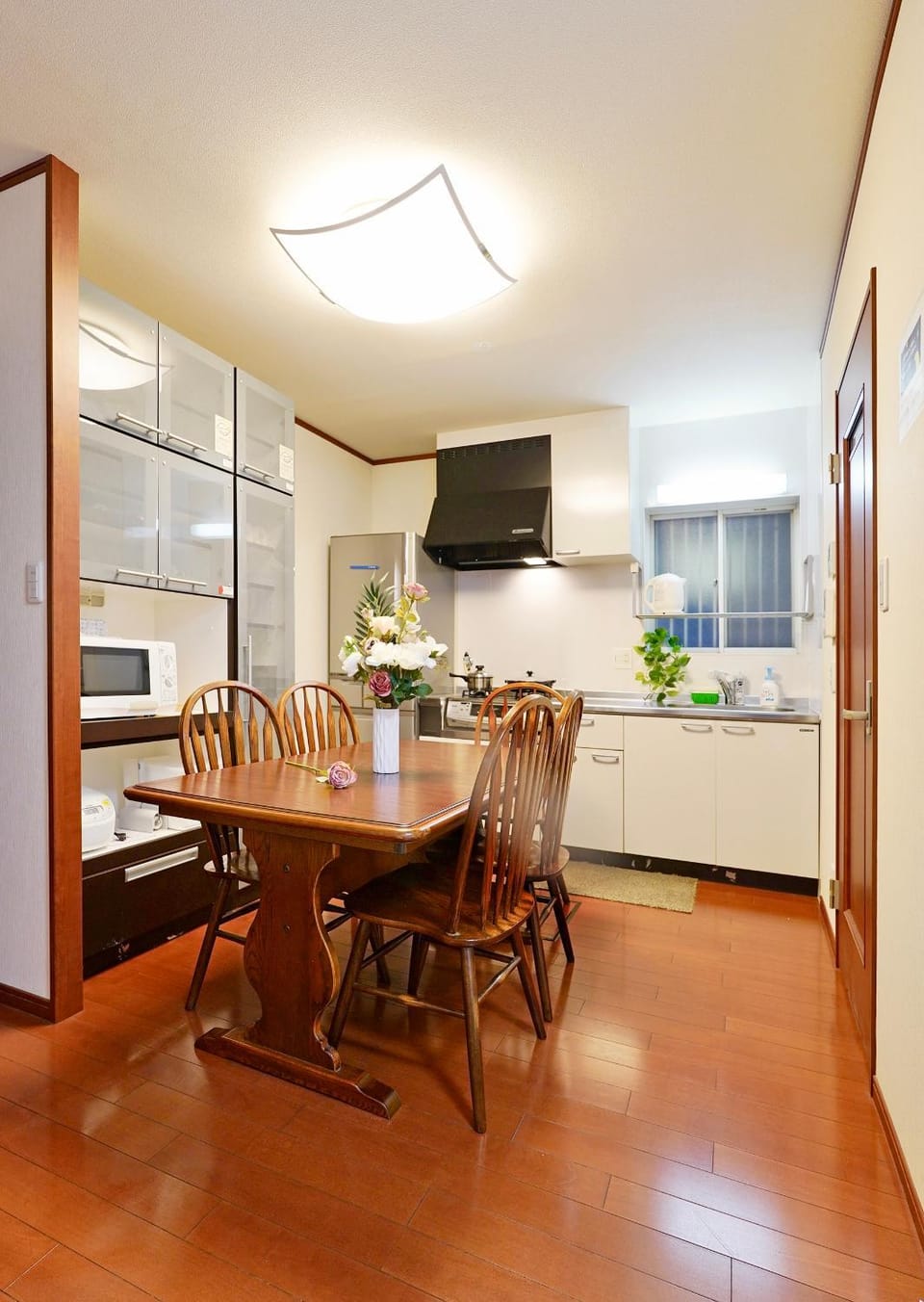 Kitchen or kitchenette, Dining area, stove
