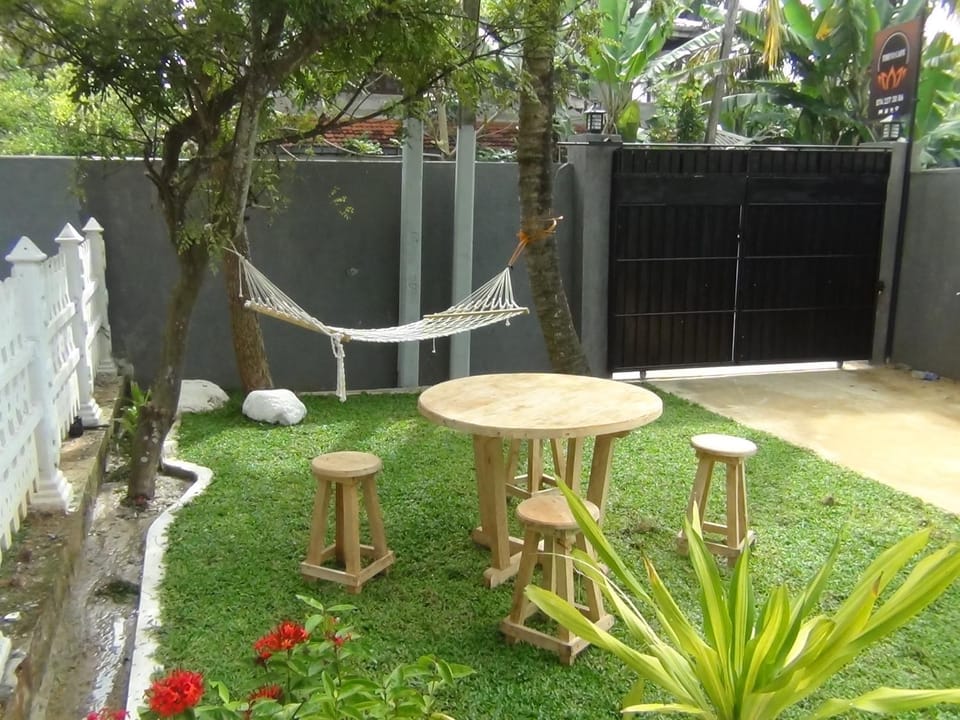 TheviCafe & Accommodation Hotel in Mirissa