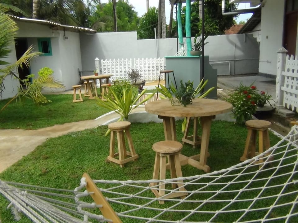 TheviCafe & Accommodation Hotel in Mirissa