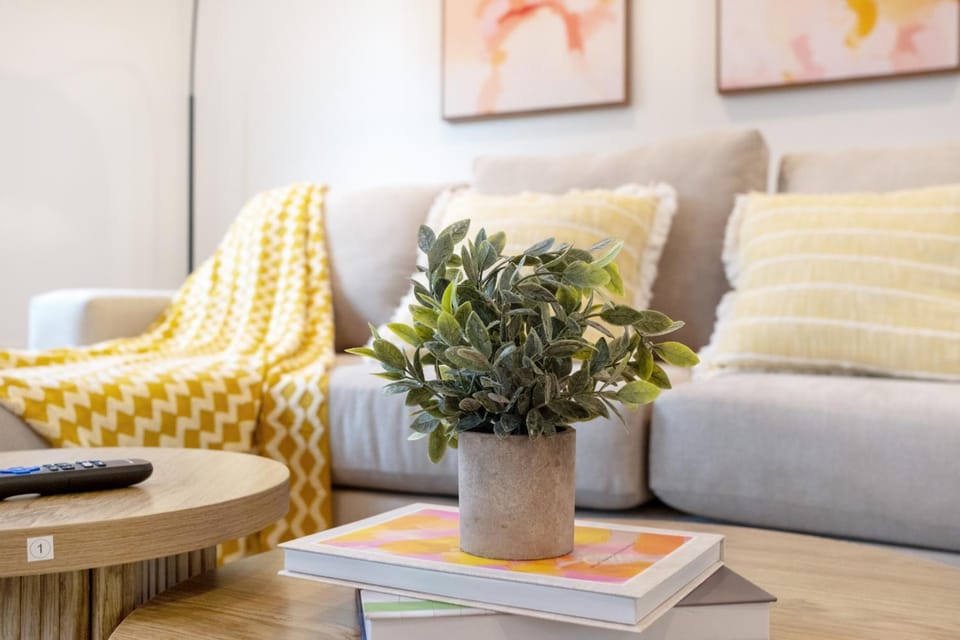 Cozy Urban Retreat near Downtown LA & USC - Private room with shared Living room and kitchen Bed and Breakfast in Los Angeles