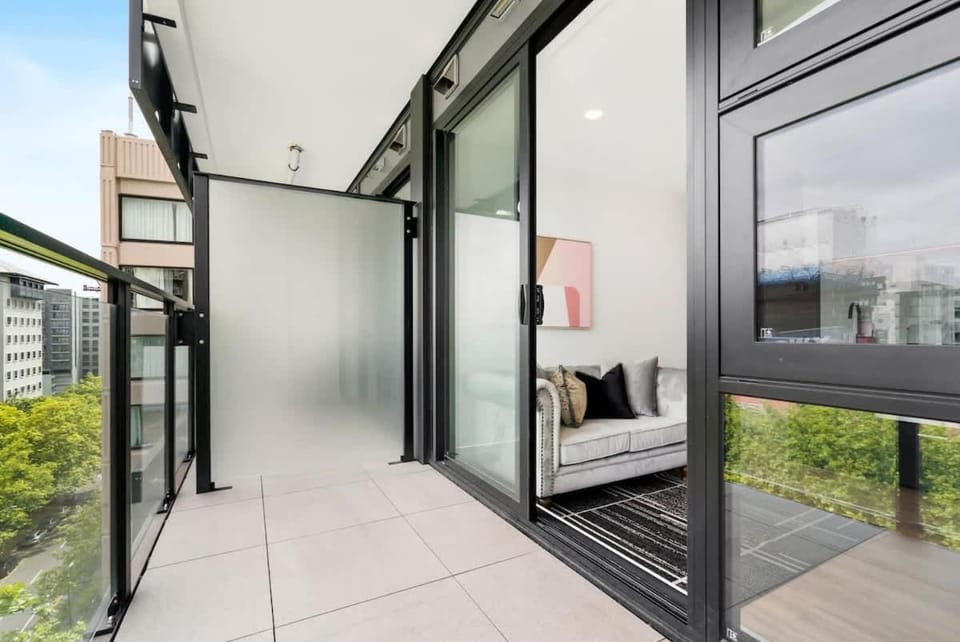 Chic Downtown 1Bed Aircon Apt with Pool Gym Sauna Near Skytower Apartment in Auckland