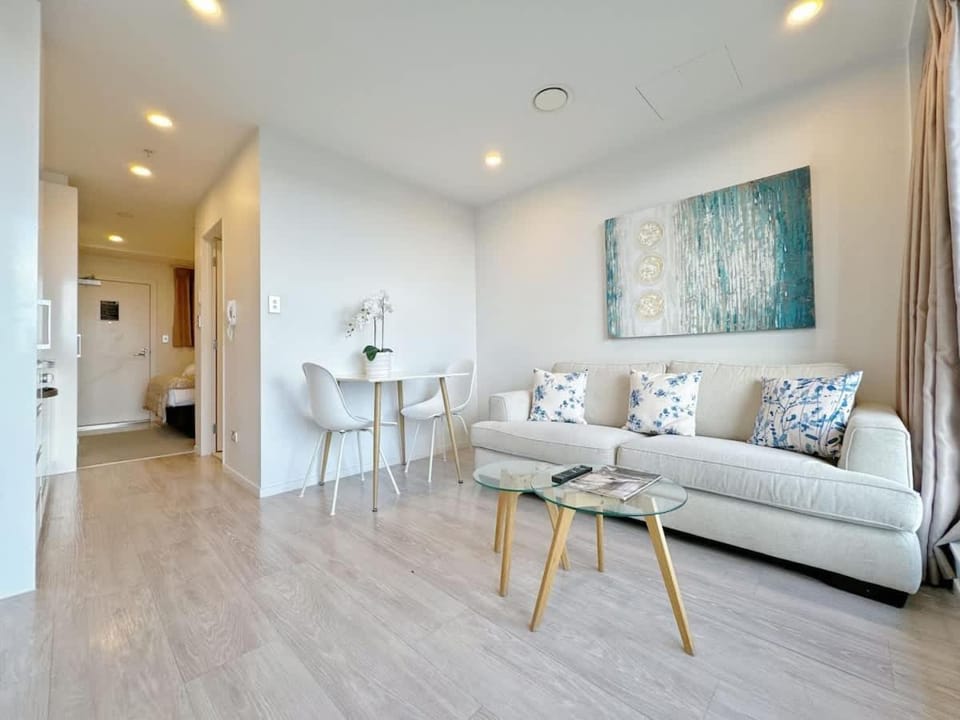 Stunning & Bright Studio in Central - Swimming Pool Apartment in Auckland