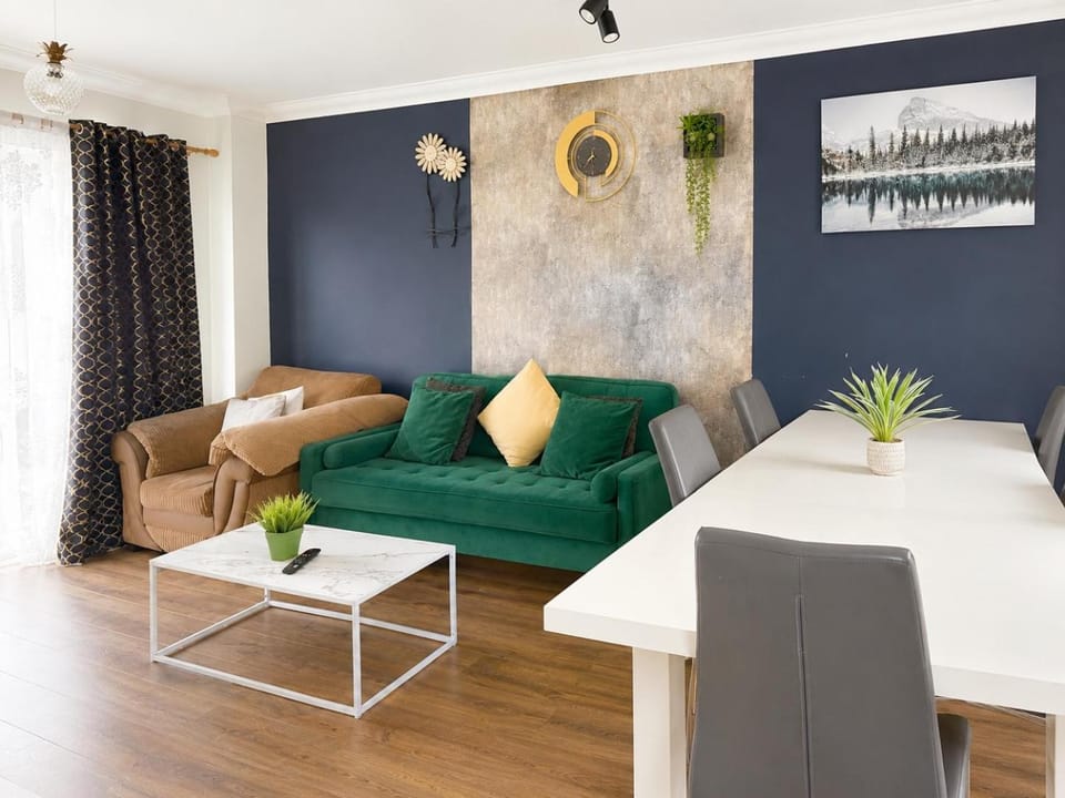 Spacious 4-Bedroom Home Canterbury with Free Parking House in Canterbury