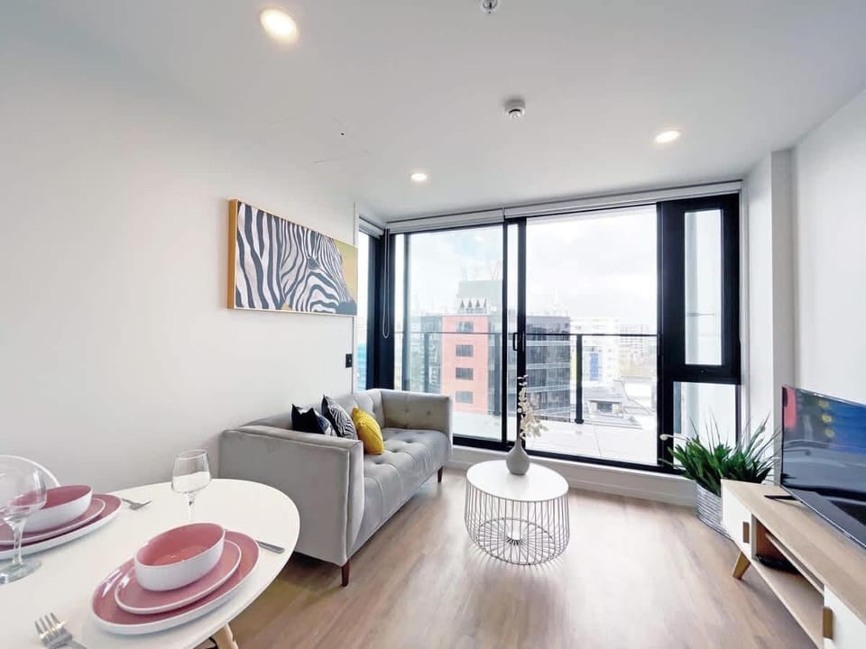Stylish & Cozy 1 Bedroom Penthouse Apartment in CBD Near Skytower- Pool Gym Sauna Apartment in Auckland