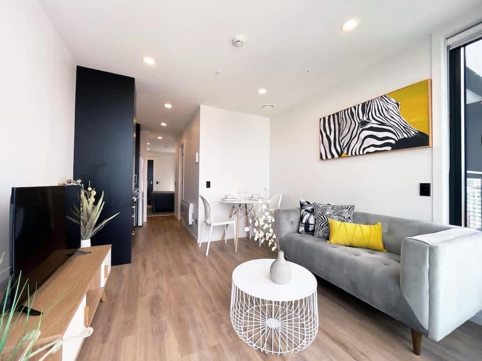 Stylish & Cozy 1 Bedroom Penthouse Apartment in CBD Near Skytower- Pool Gym Sauna Apartment in Auckland