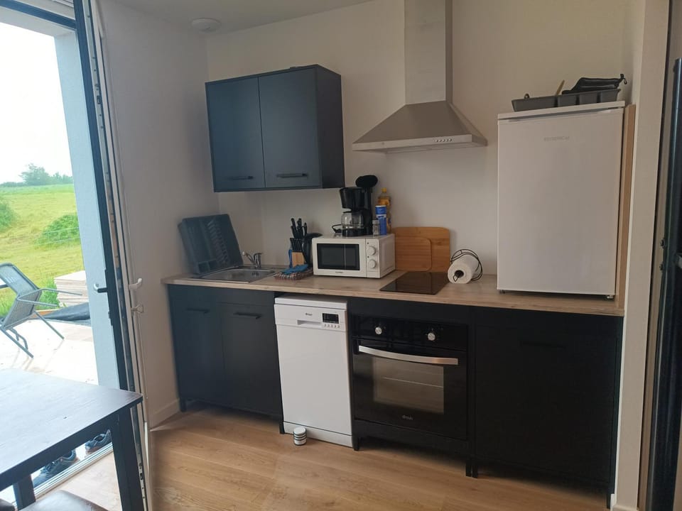 Studio 2 à 4 personnes, 12 kilomètres du parc du Puy du F Apartment in Pays de la Loire