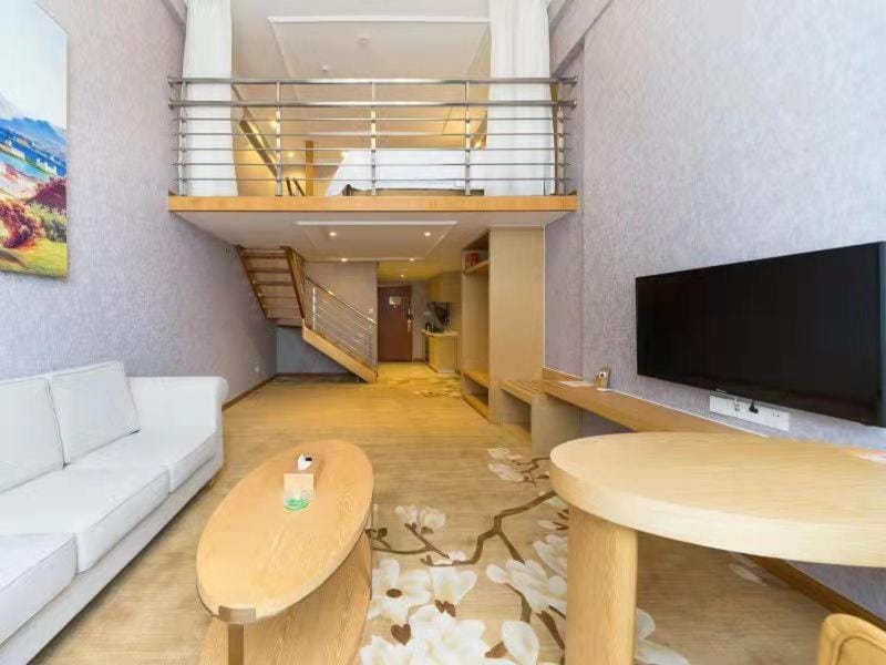 Communal lounge/ TV room, TV and multimedia, Living room, Evening entertainment