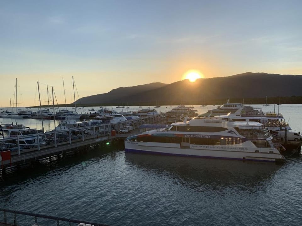302 Harbour View Cairns Apartment in Cairns