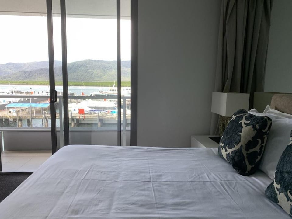 302 Harbour View Cairns Apartment in Cairns