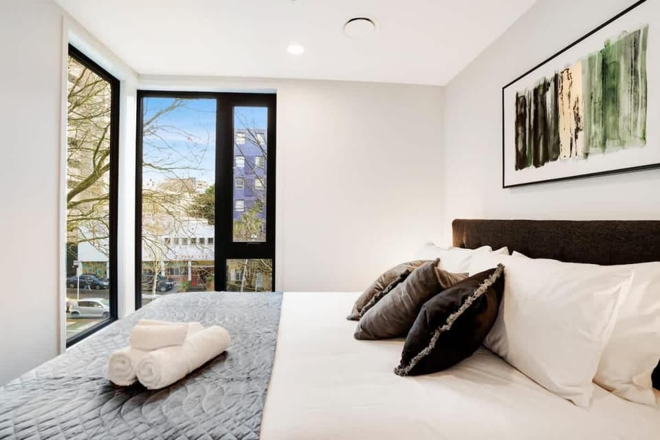 Modern Studio with Pool Sauna & Gym in CBD Near Skytower Apartment in Auckland