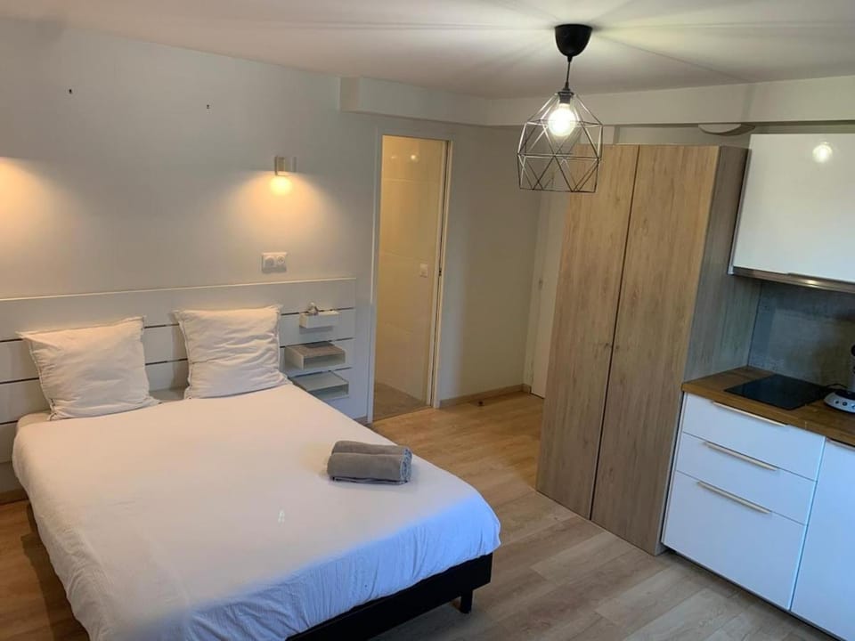Cosy Corbeil Studio RerD 700m N7 Apartment in Corbeil-Essonnes